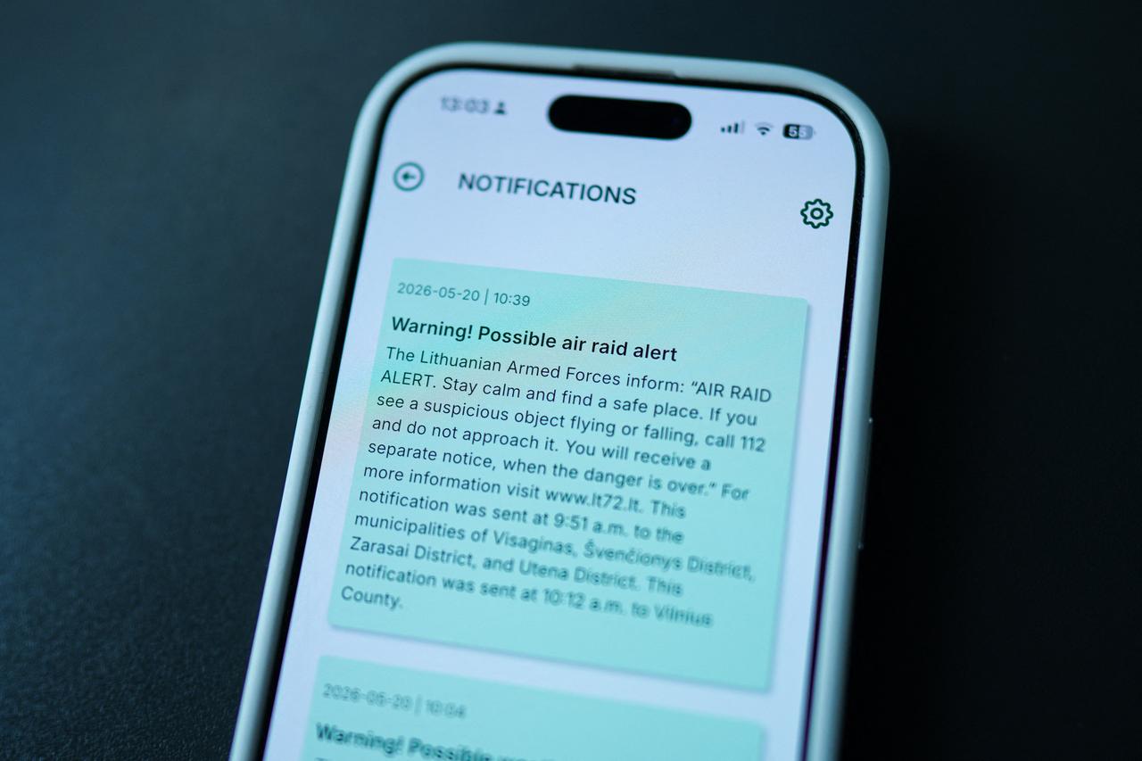 This photograph shows a mobile phone that displays a warning of a possible air raid in Vilnius on May 20, 2026. (AFP Photo)