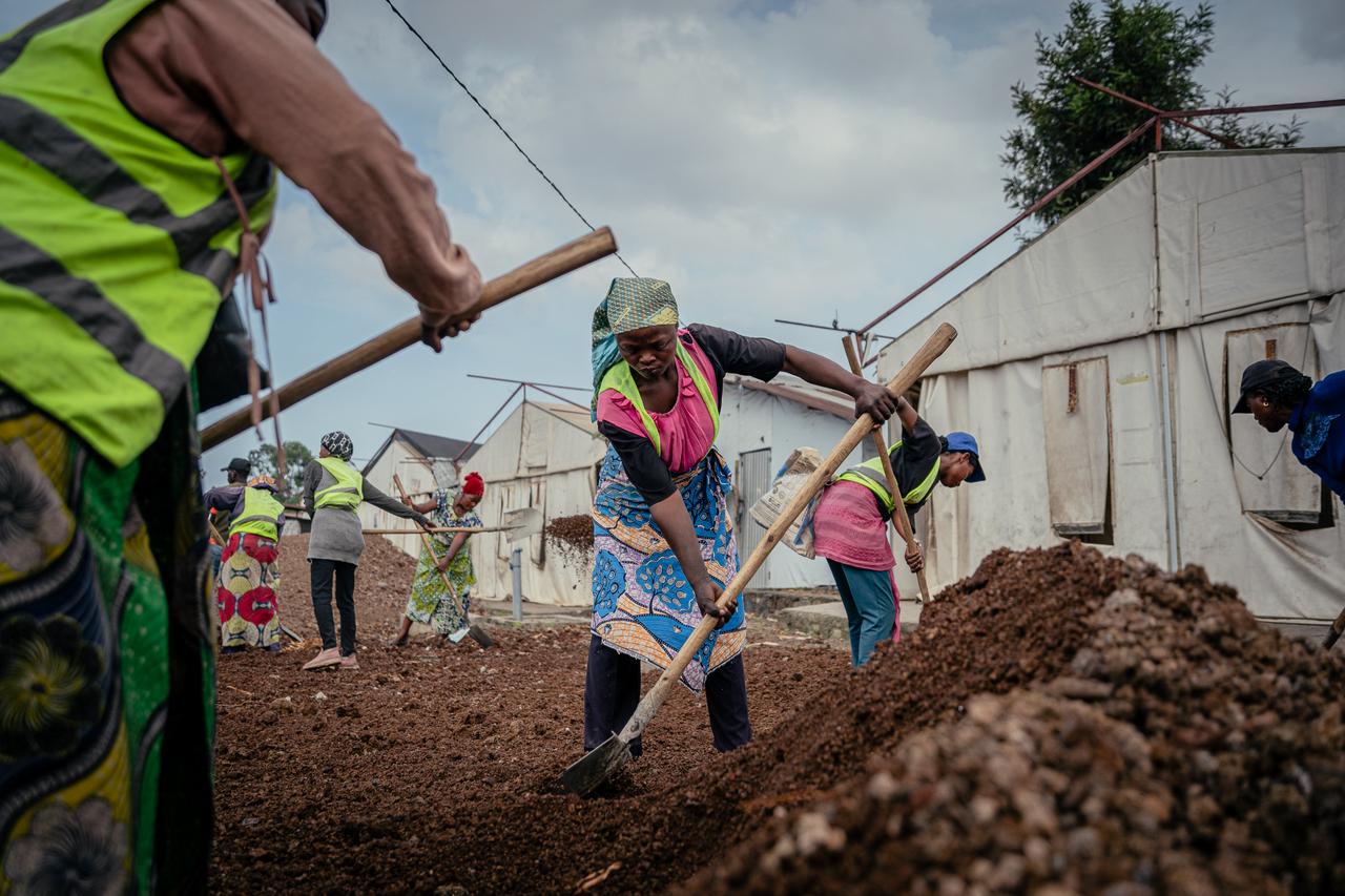 EU confirms low risk to Europe amid Ebola outbreak