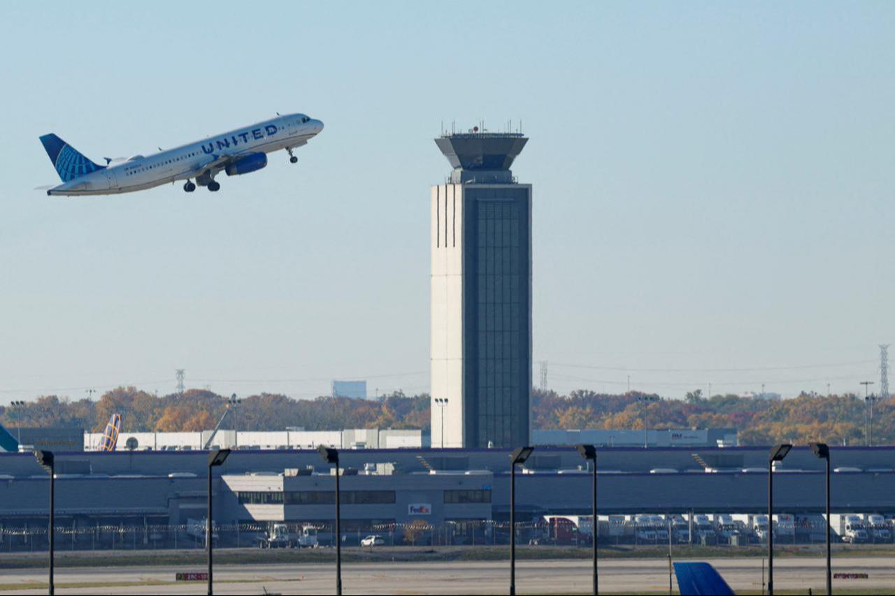 A United Airlines passenger plane departs Chicago OHare International Airport in Chicago, Illinois, US, November 7, 2025. (AFP Photo)