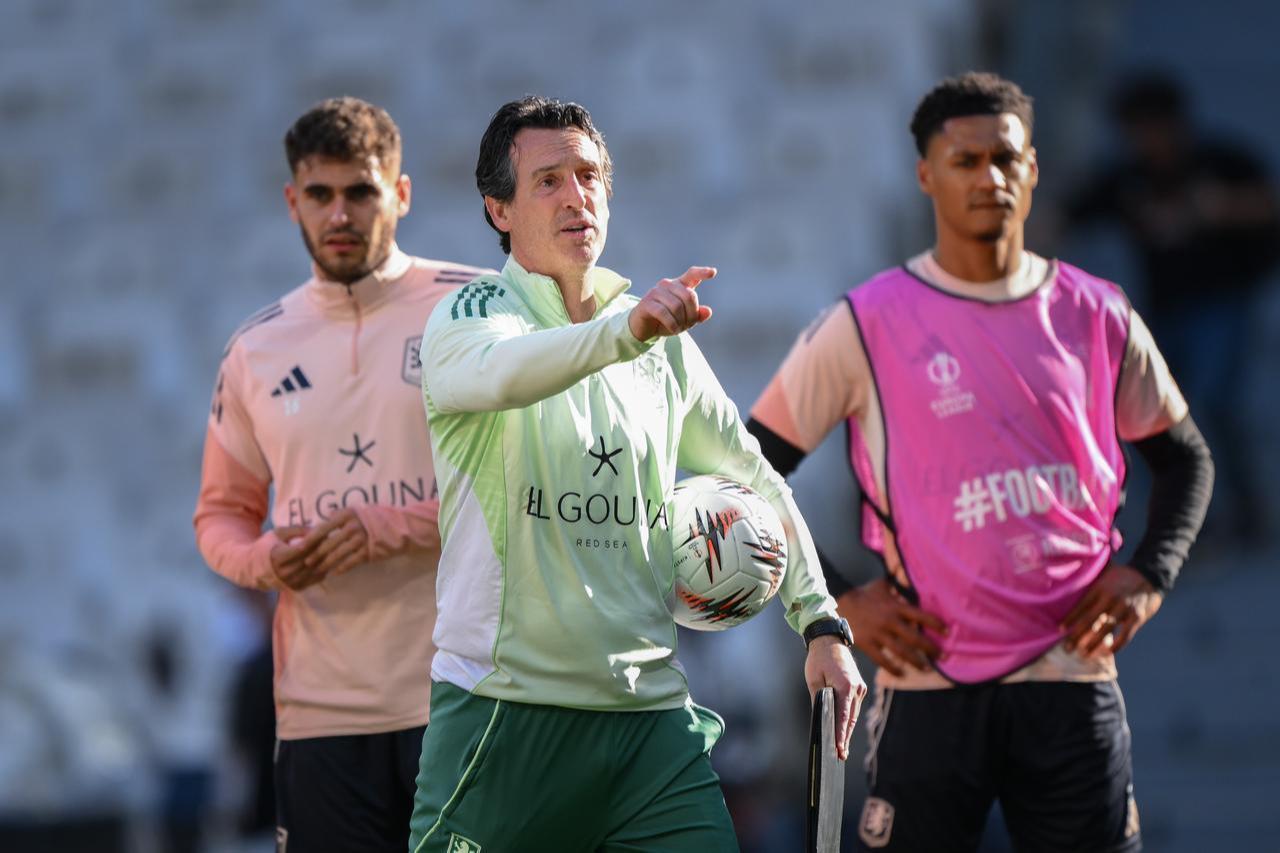 Head Coach Unai Emery of Aston Villa leads a training session ahead of UEFA Europa League final match against Germany's Freiburg at the Besiktas Park in Istanbul, Turkiye, May 19, 2026. (AA Photo)