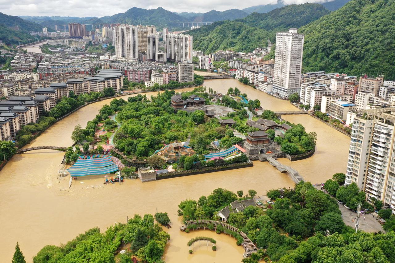 Over 20 dead, dozens missing as severe rainstorms batter China