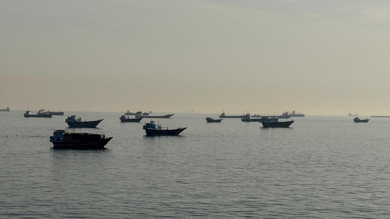 Vessels are seen anchored in the Strait of Hormuz, off the port city of Khasab on Oman’s northern Musandam Peninsula on May 17, 2026. (AFP Photo)