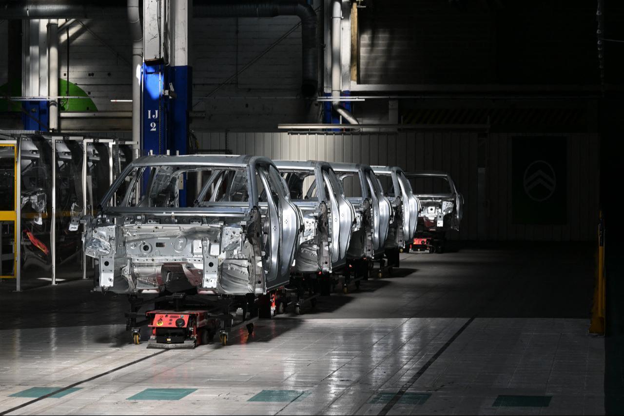 Chassis of the new Citroen C5 Aircross on a production line of the Stellantis car maker plant in Chartres-de-Bretagne, near Rennes, western France, July 3, 2025. (AFP Photo)