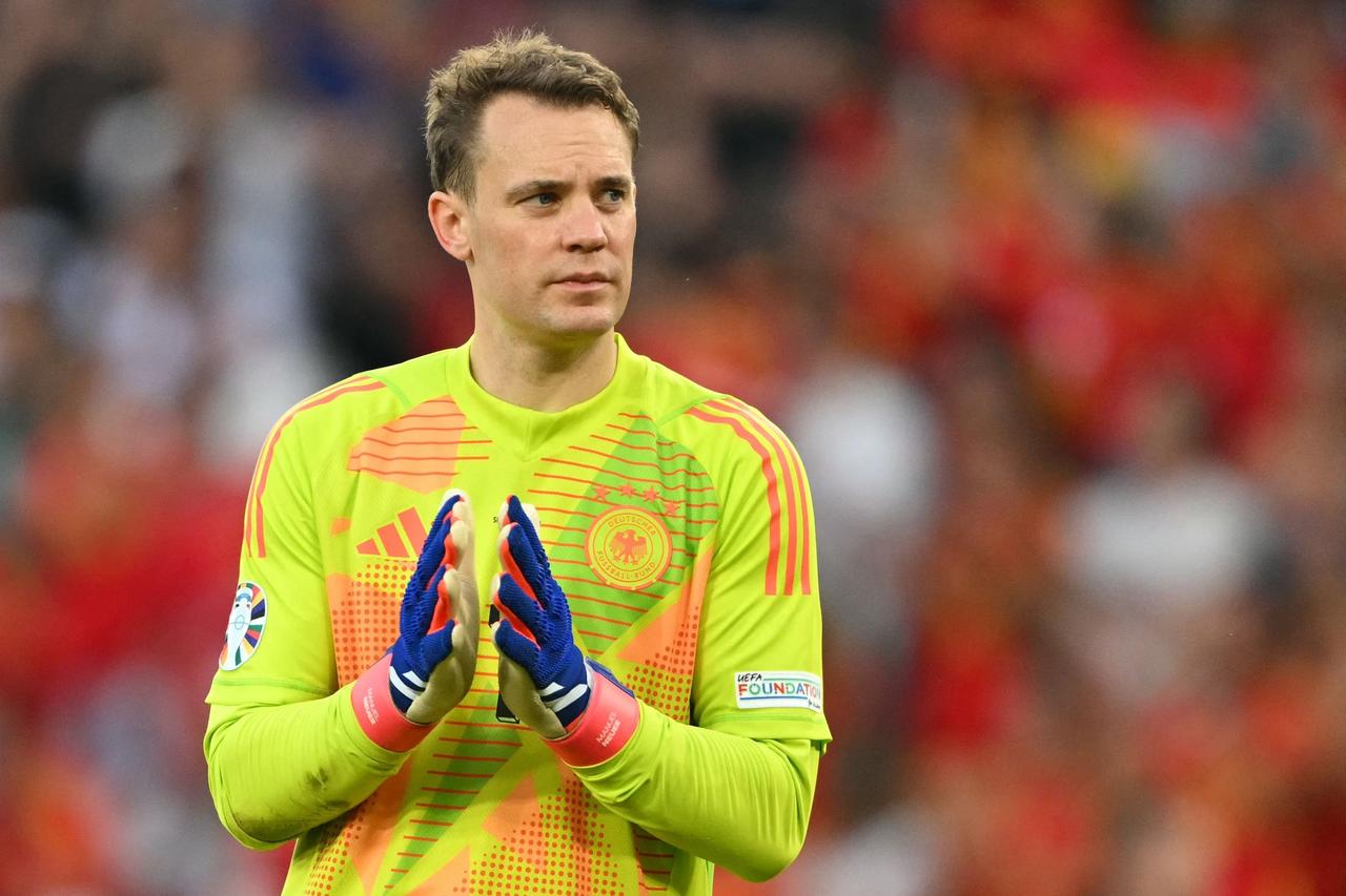 Germany's goalkeeper Manuel Neuer applauds the fans after the UEFA Euro 2024 quarterfinal football match between Spain and Germany at the Stuttgart Arena, Stuttgart, Germany, July 5, 2024. (AFP Photo)