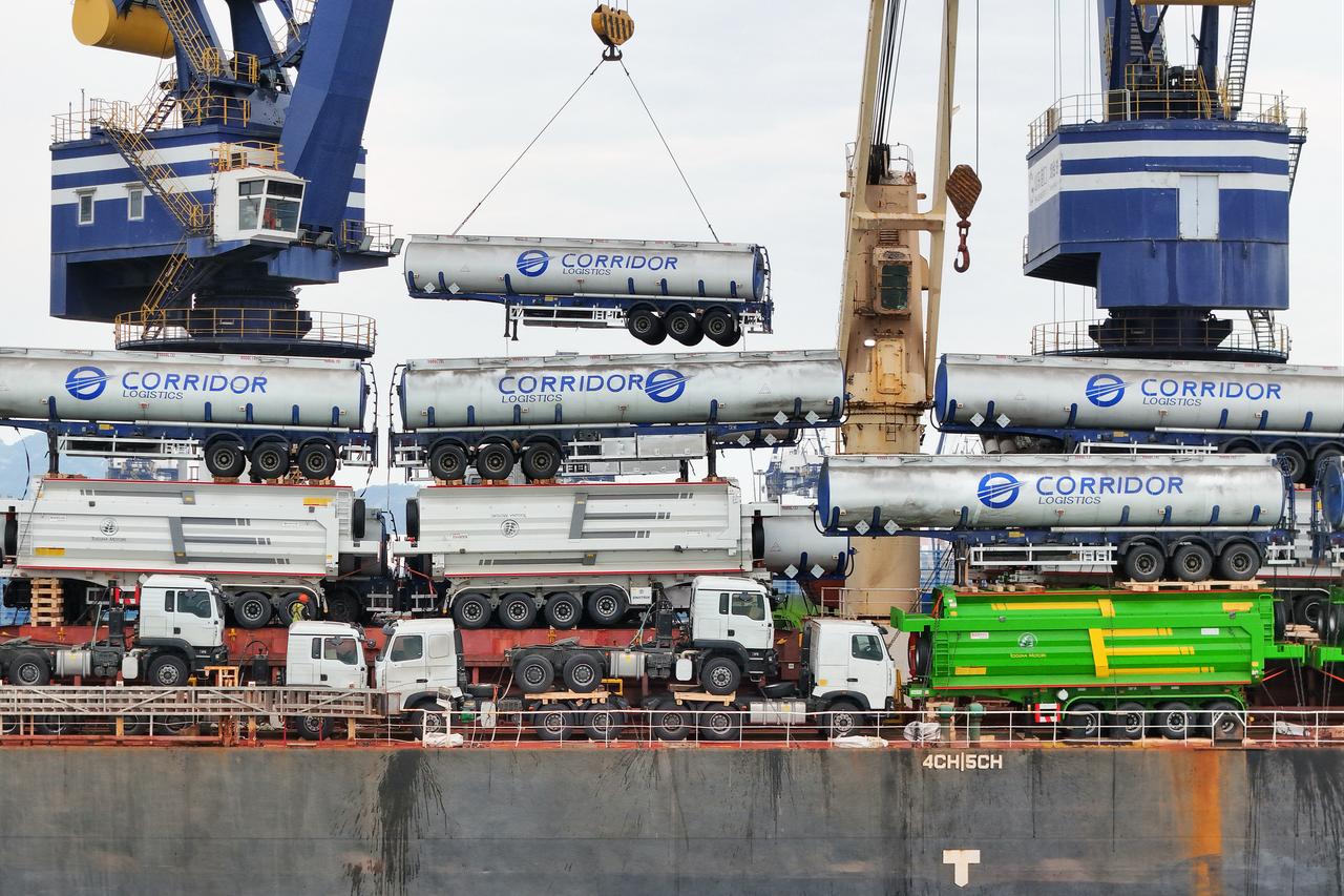 Fuel tankers are loaded onto a ship for export to Mali at the port in Yantai, in China’s eastern Shandong province May 18, 2026. (AFP Photo)