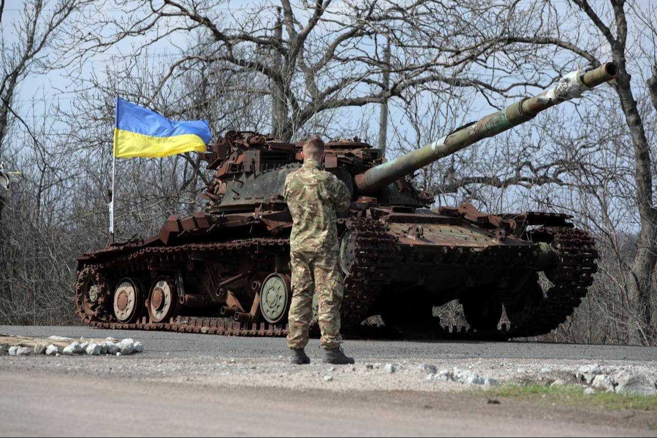 A Ukrainian serviceman stands next to a Ukrainian tank destroyed in 2014 by Russia backed separatists, on the front line near the small town of Pisky, Donetsk region, Ukraine, April 21, 2021. (AFP Photo)