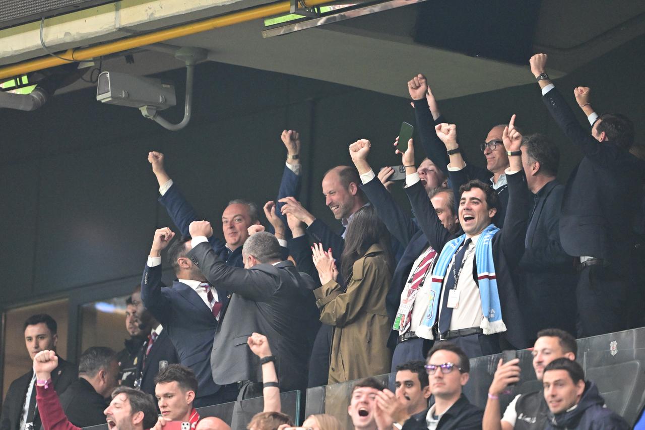 Prince William finally sees his Aston Villa win in Istanbul