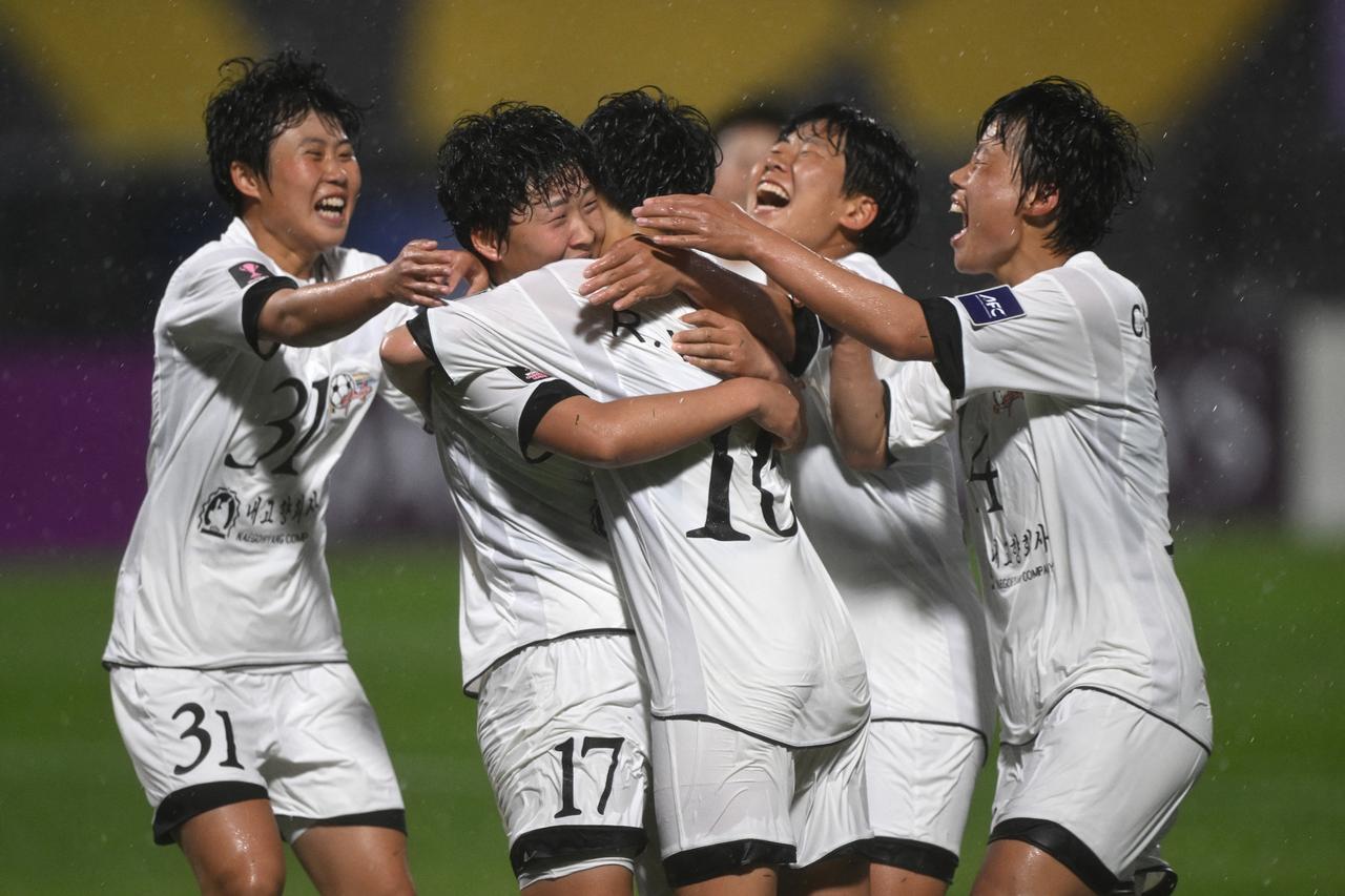 Suwon coach 'hurt' as home crowd cheers for North Korean rivals