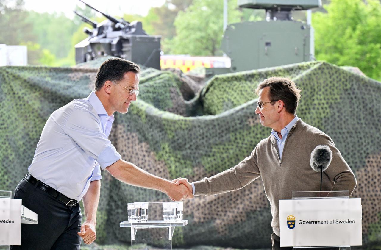 The Secretary General of NATO, Mark Rutte (L), and Sweden's Prime Minister, Ulf Kristersson, shake hands as they hold a press conference in Revinge, Lund, Sweden, May 21, 2026. (AFP Photo)
