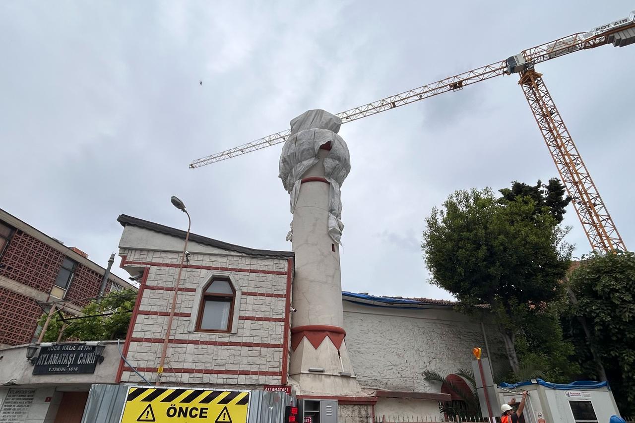 Crane damages 400-year-old mosque minaret in Istanbul