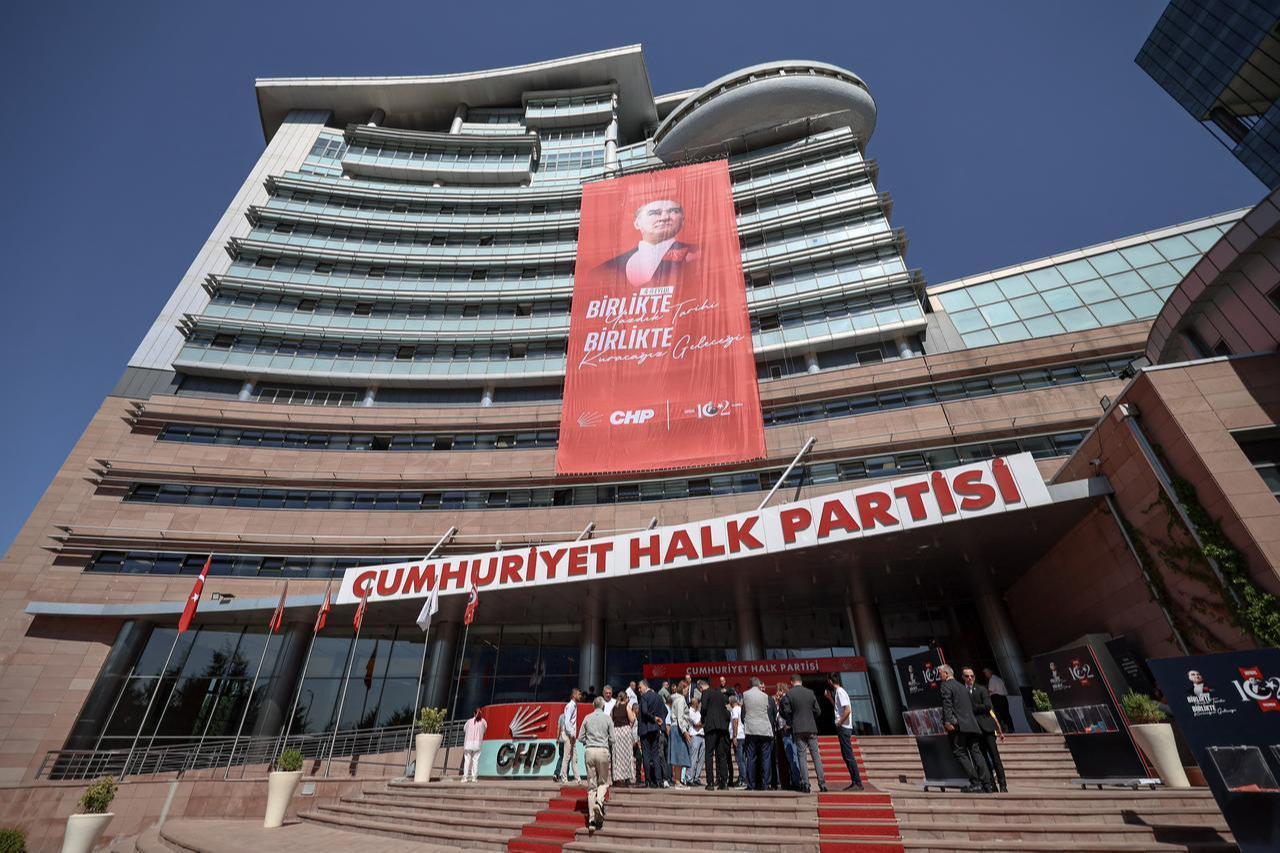 Journalists wait outside the Türkiye's main opposition party, Republican People's Party (CHP), headquarters in Ankara on September 15, 2025. (AFP Photo)