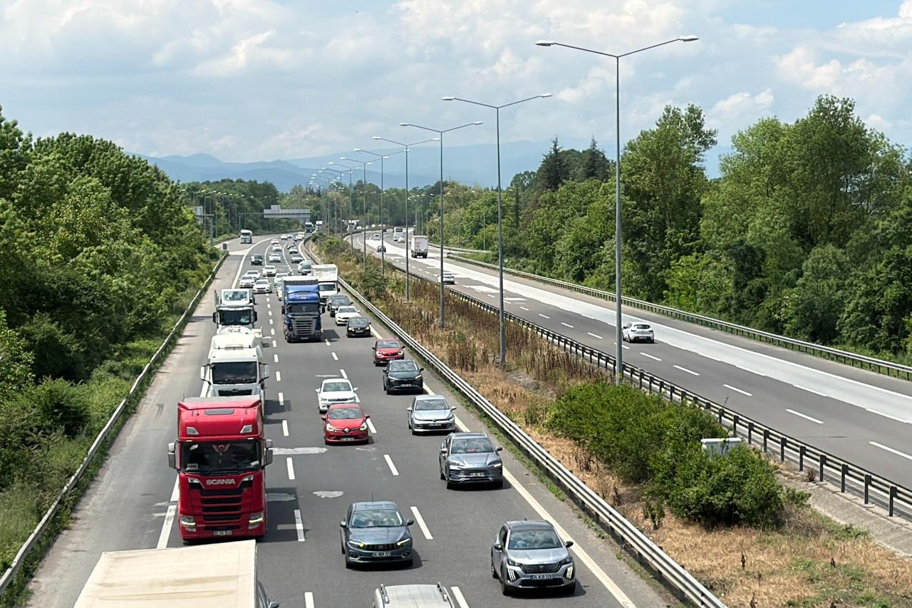 Massive traffic buildup in Duzce as Eid travelers leave Istanbul
