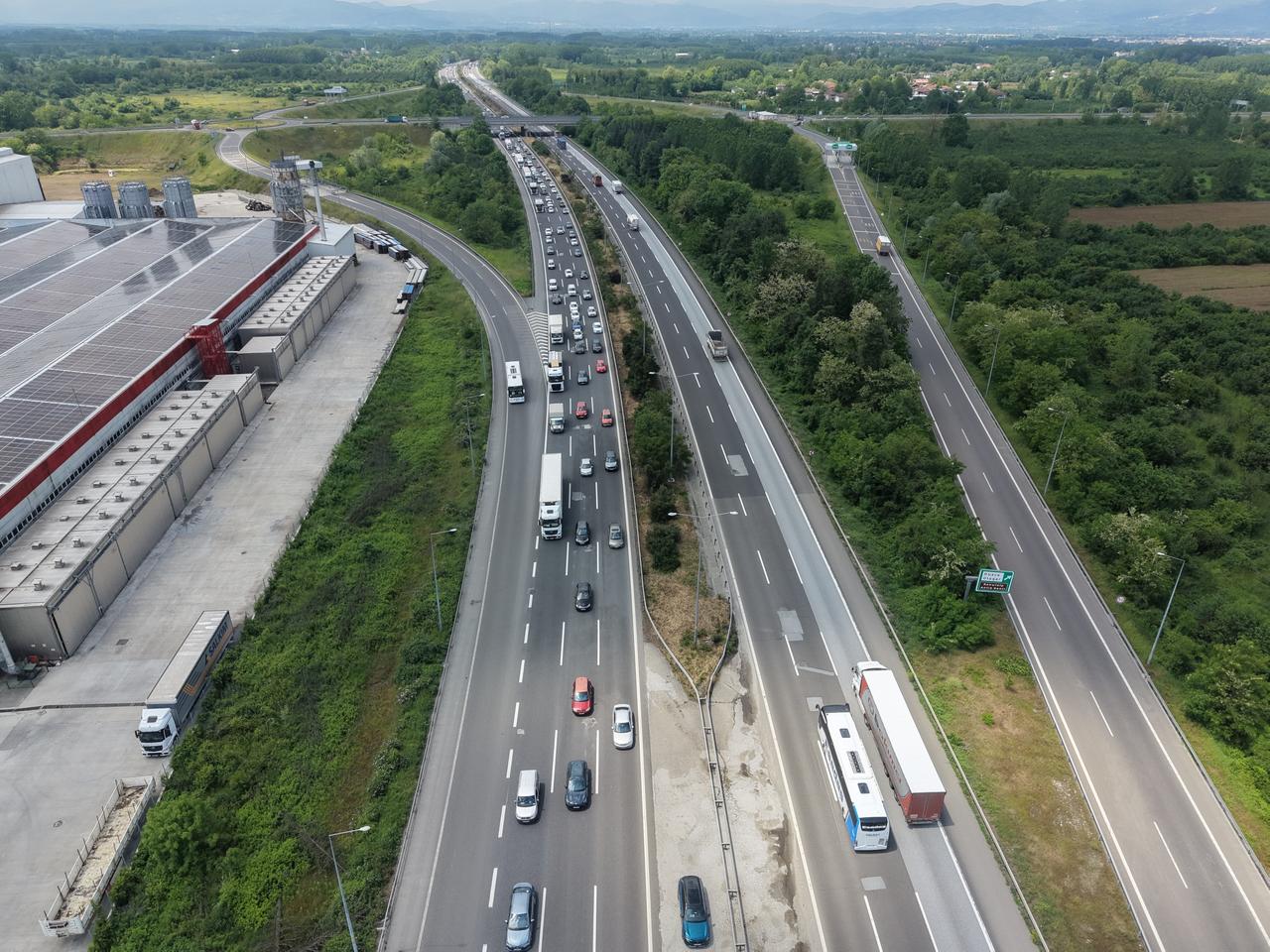 Drone-captured footage shows the traffic congestion from the air. Duzce, Türkiye, May 22, 2026. (IHA Photo)