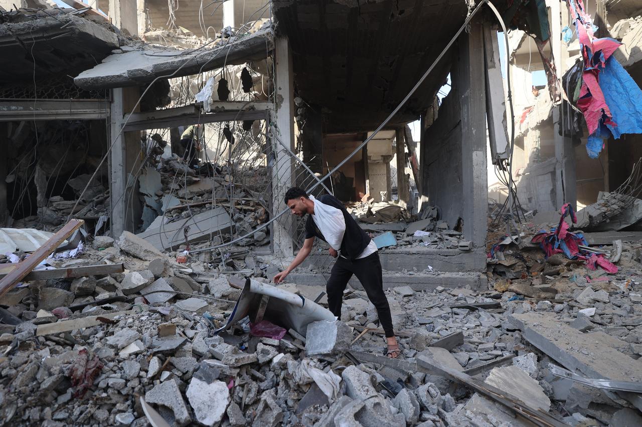 A displaced Palestinian man inspects the damage after a house was targeted by an Israeli strike in Maghazi refuge camp in the central Gaza Strip, May 21, 2026. (AFP Photo)