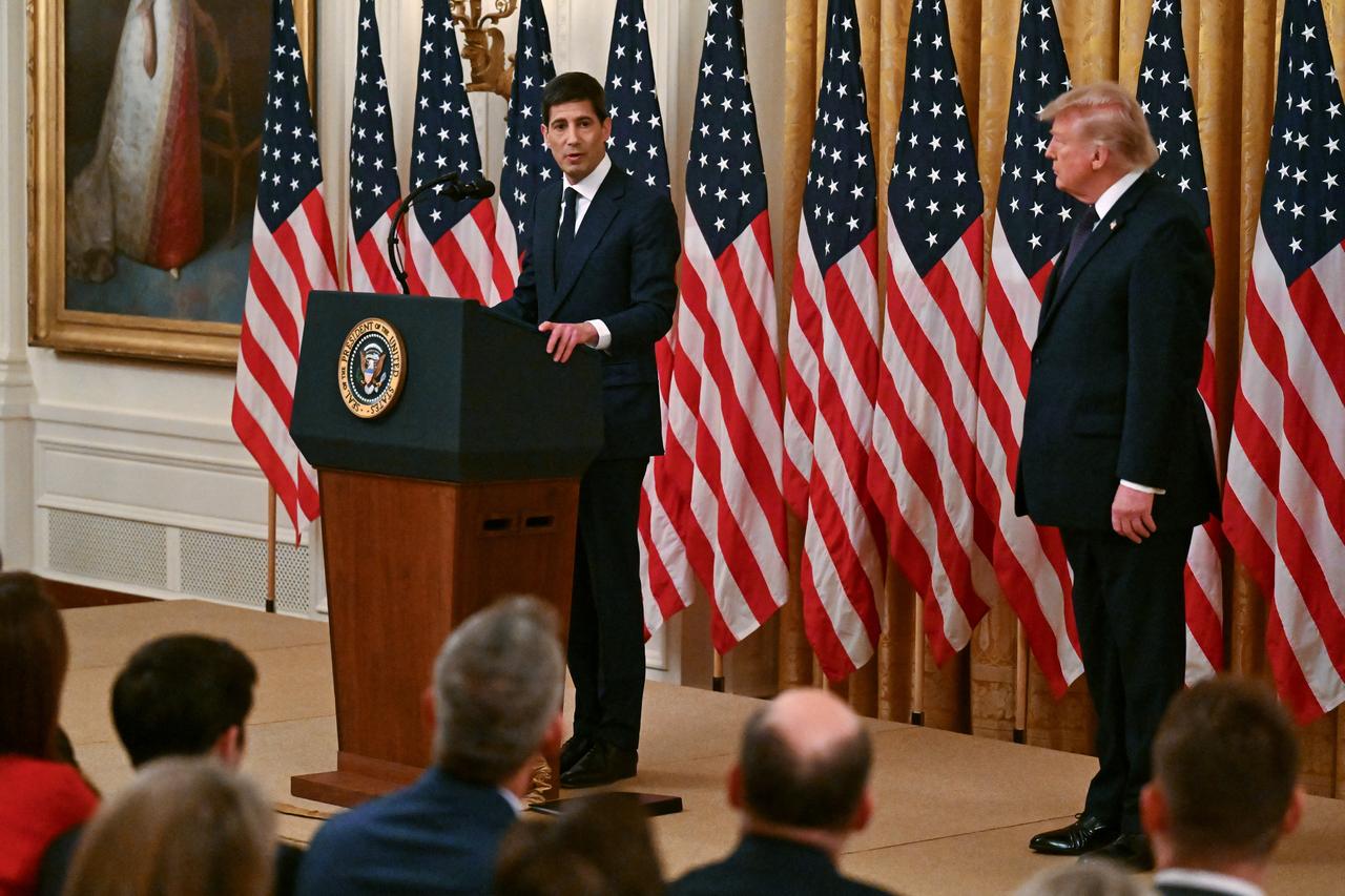 Chairman of the Federal Reserve Kevin Warsh (L) delivers remarks as U.S. President Donald Trump looks on after being sworn in during a ceremony in the East Room of the White House in Washington, DC, May 22, 2026. (AFP Photo)