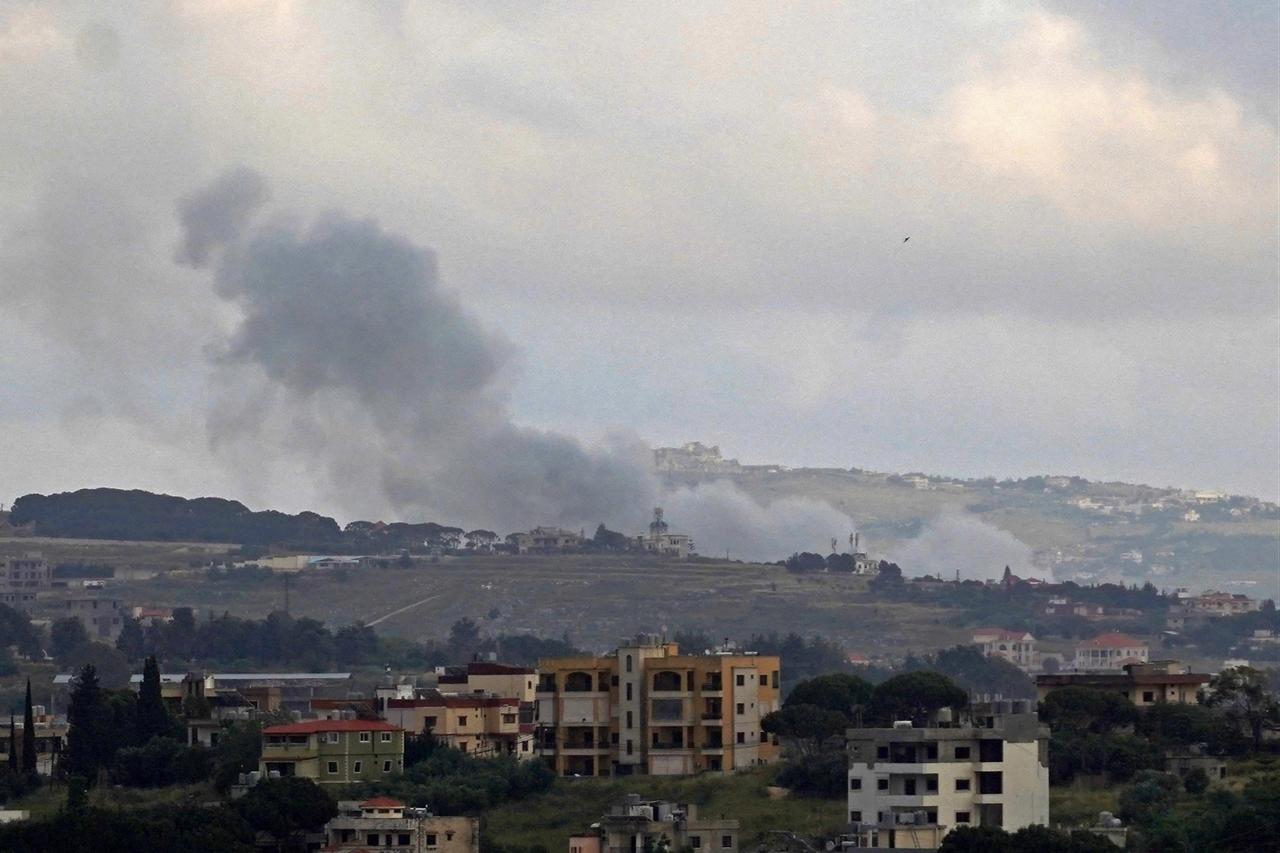 Smoke rises from the site of an Israeli strike that targeted the southern Lebanese village of Kfar Tibnit, May 21, 2026. (AFP Photo)