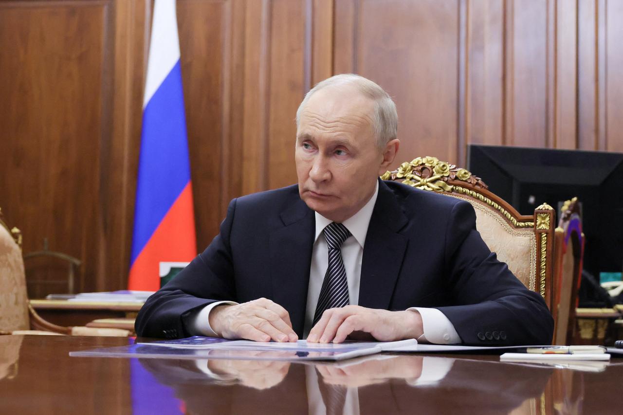 European intel chief claims Putin is running out of time