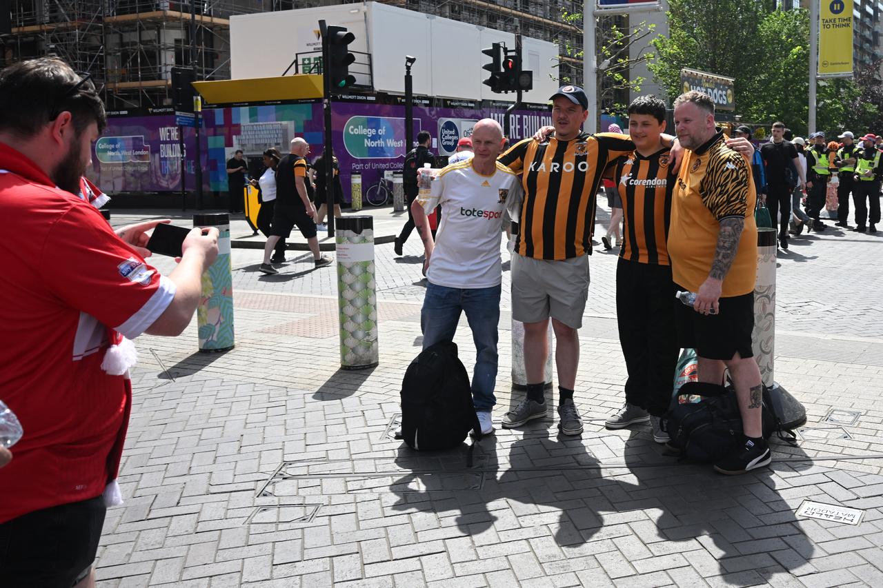 A group of Hull City fans pose for a photo in the sunshine ahead of the English Championship play-off final football match between Hull CIty and Middlesbrough at Wembley Stadium in London, May 23, 2026. (AFP Photo)