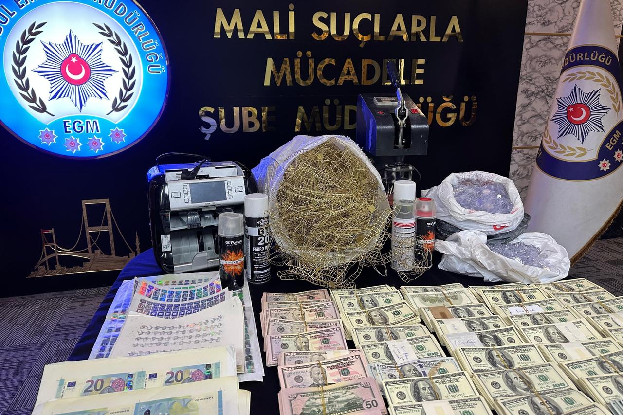 Istanbul police seize fake dollars, euros and 21 kg of counterfeit gold