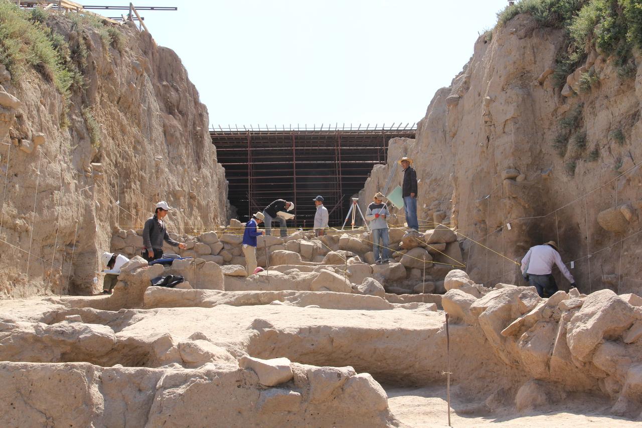 Archaeologists work at an excavation area linked to the Japanese Institute of Anatolian Archaeology in Kaman, Kirsehir, Türkiye. (AA Photo)
