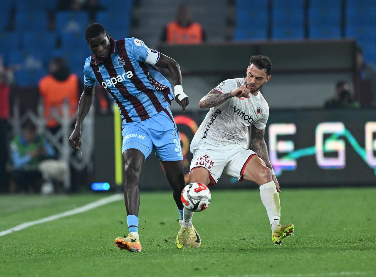 Paul Onuachu (L) of Trabzonspor in action during the Turkish Super Lig week 34 match between Trabzonspor and Genclerbirligi at Papara Park in Trabzon, Türkiye, May 17, 2026. (AA Photo)