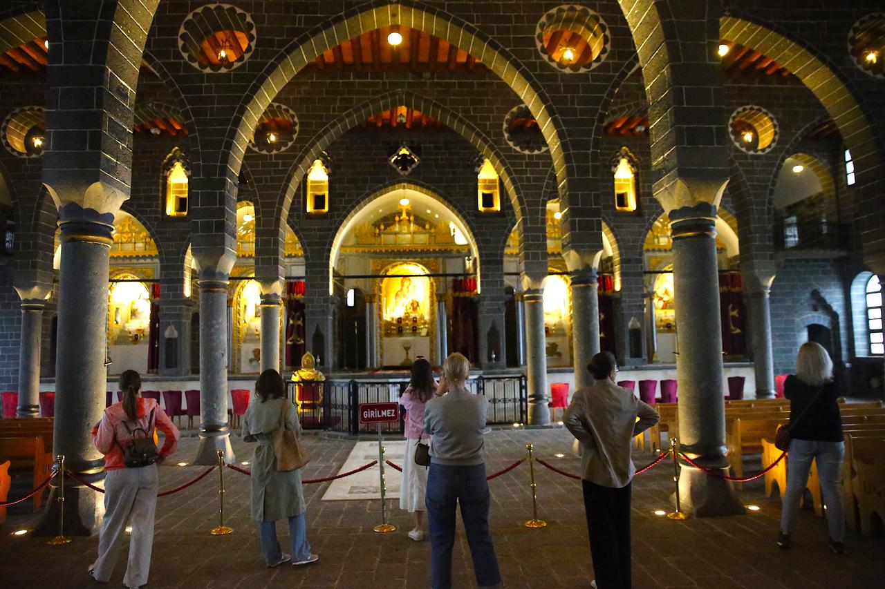 Tourism professionals who visited Diyarbakır had the opportunity to see its historical sites. Diyarbakir, Türkiye, May 23, 2026. (AA Photo)