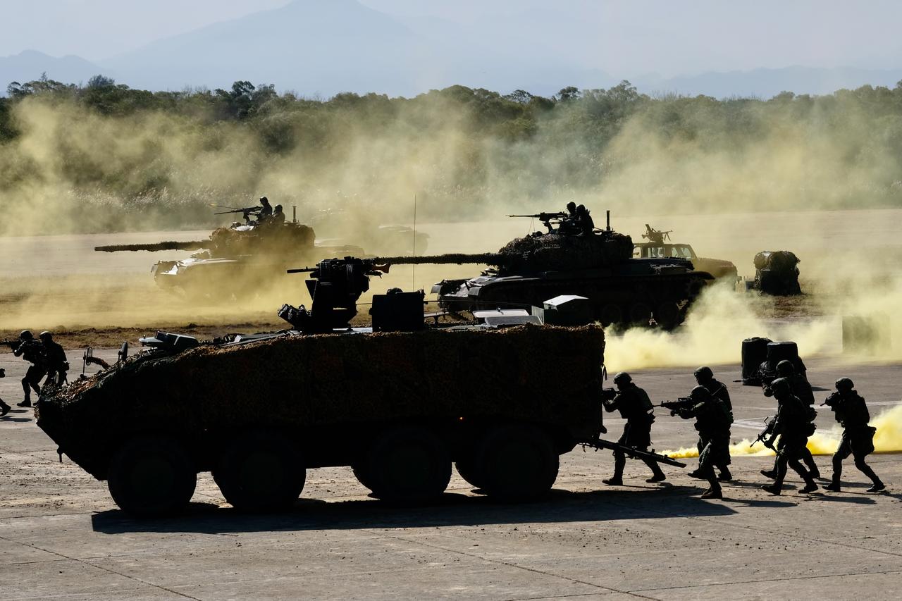 Taiwan's army troops stay behind armed vehicles during a drill in Hsinchu military base ahead of the Chinese New Year holiday on January 19, 2021. (AFP Photo)