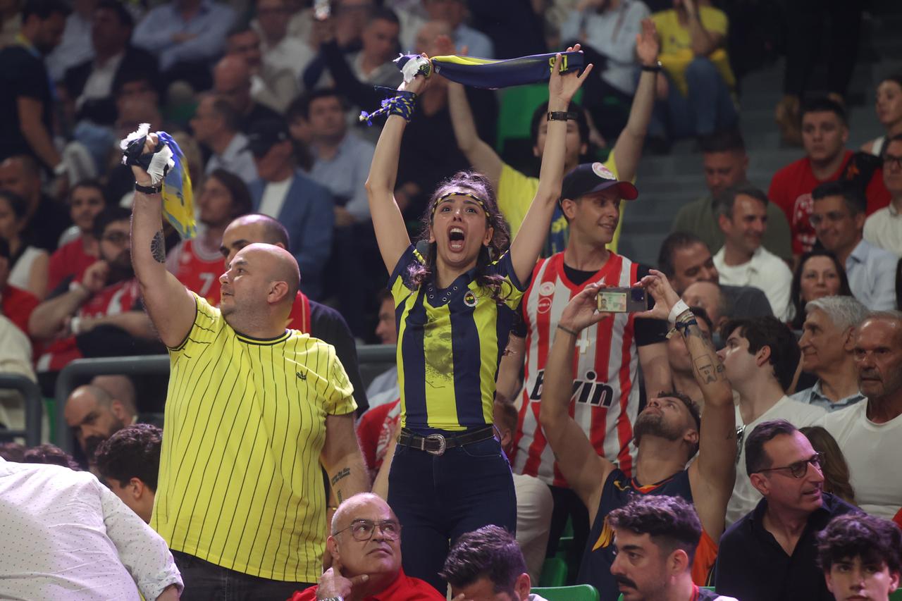 Ticketed Fenerbahce fans left outside as EuroLeague Final Four faces criticism