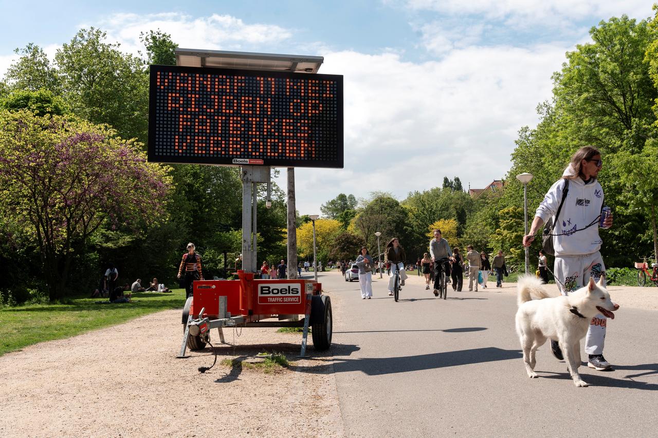 Sign indicating that 'fatbikes' will no longer be permitted in The Vondelpark in Amsterdam on May 9, 2026. (AFP Photo)
