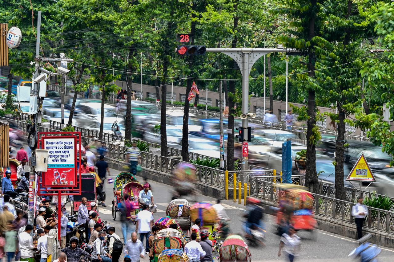Dhaka deploys AI cameras to catch traffic offenders
