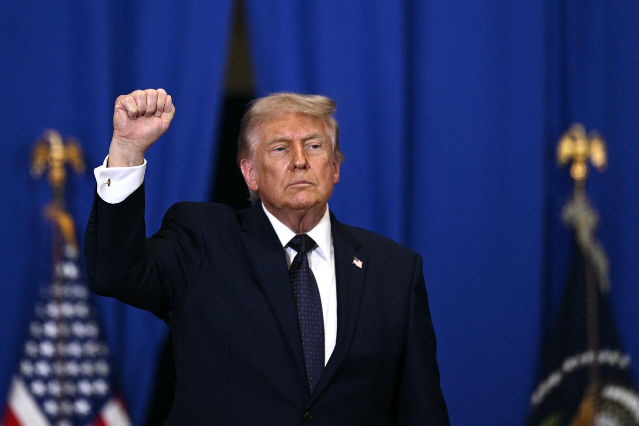 US President Donald Trump raises a fist as he departs after delivering a speech at Rockland Community College Fieldhouse in Suffern, New York,  May 22, 2026. (AFP Photo)