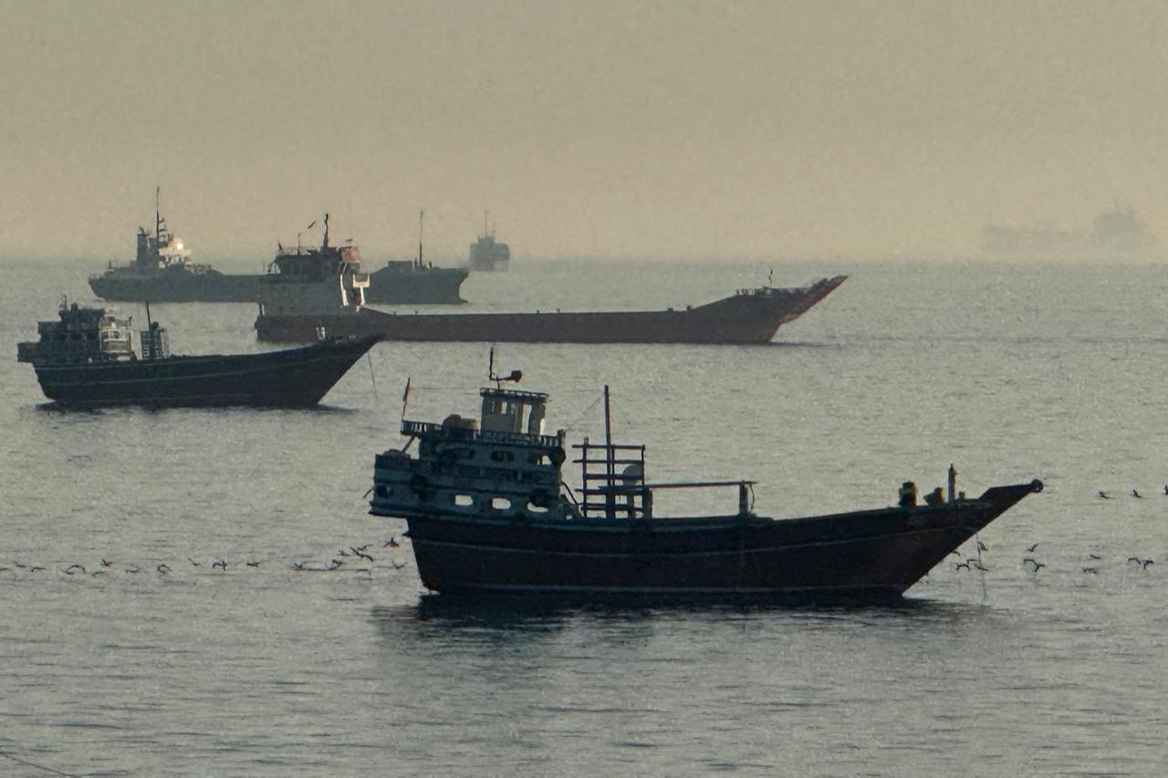 Vessels are seen anchored in the Strait of Hormuz, off the port city of Khasab on Oman’s northern Musandam Peninsula on May 17, 2026. (AFP Photo)