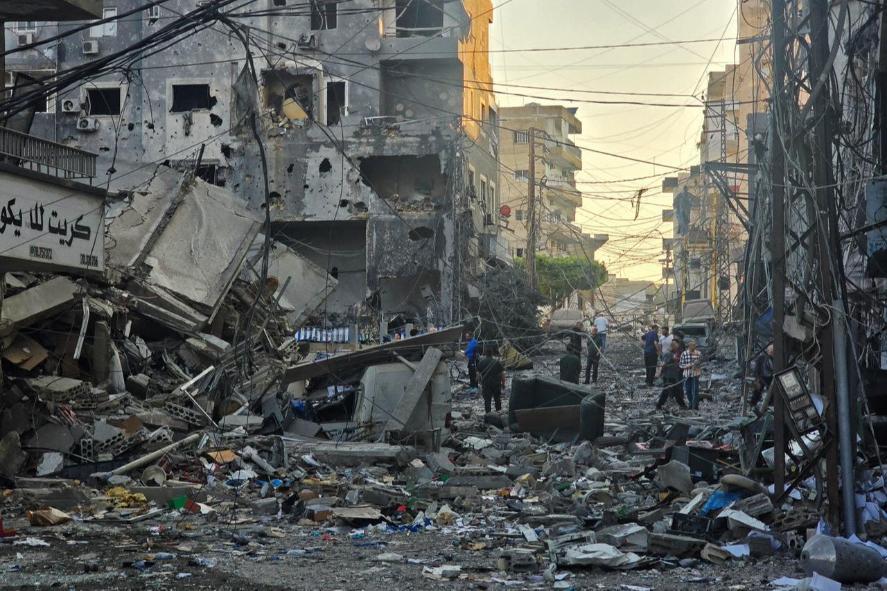 People inspect the site of an Israeli strike in the southern Lebanese coastal city of Tyre on May 23, 2026. (AFP Photo)