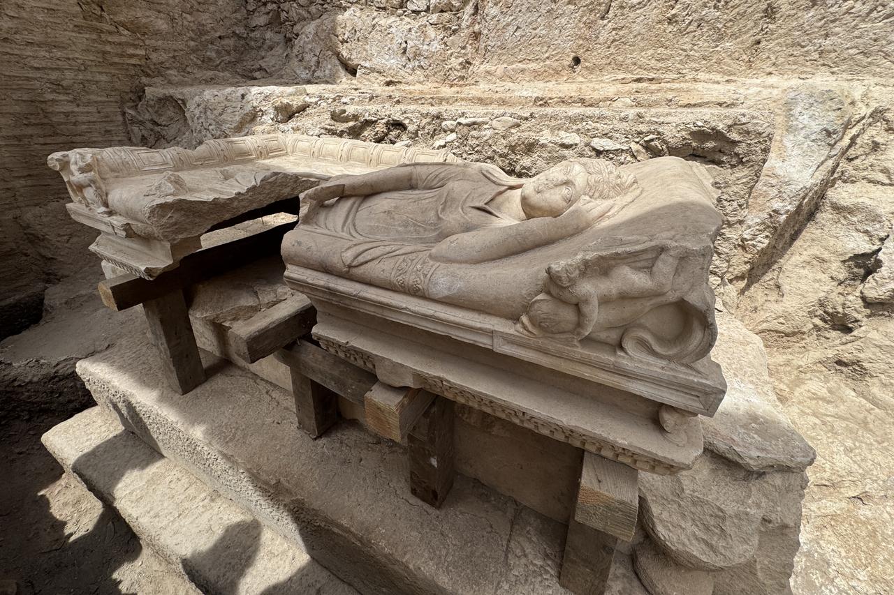 Aristocratic woman’s sarcophagus found inside 10-meter tomb in Olympos