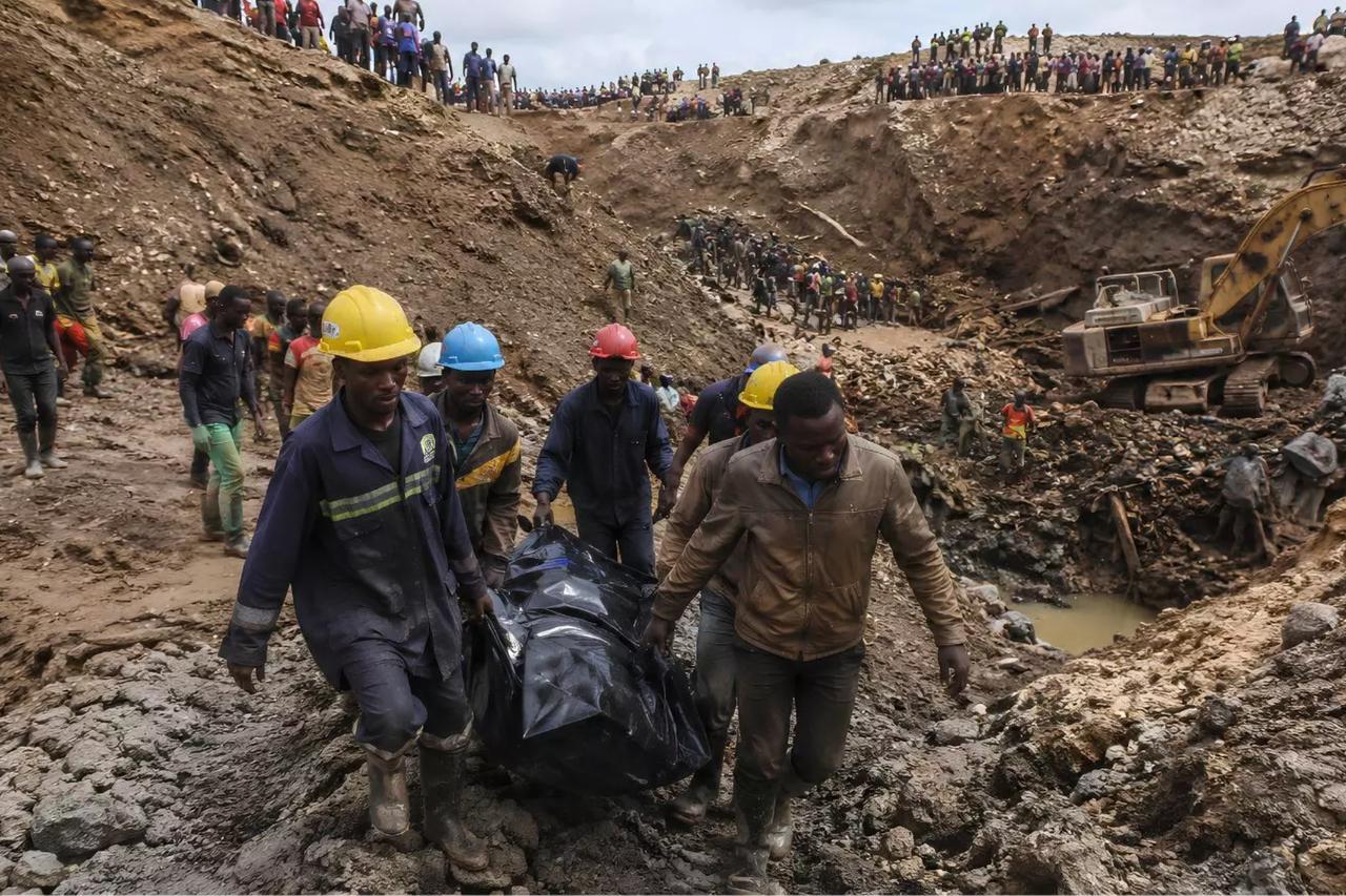 Angola gold mine collapse kills at least 28