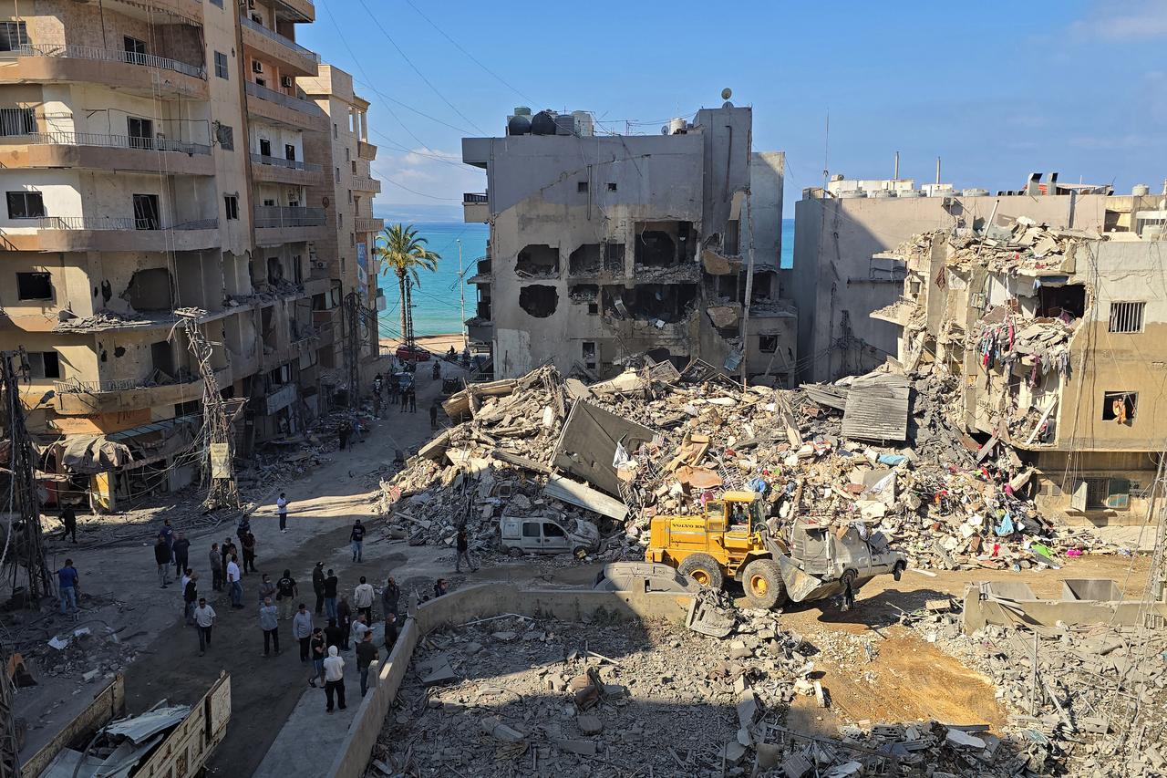 People inspect the site of an Israeli strike in the southern Lebanese coastal city of Tyre, May 23, 2026. (AFP Photo)