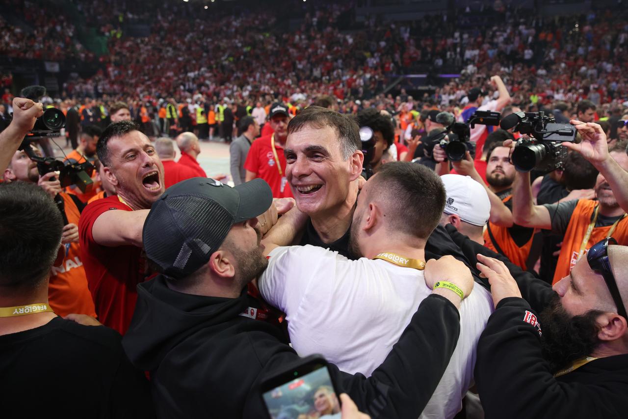 Olympiacos head coach Georgios Bartzokas celebrates following his team's 92-85 victory over Real Madrid in the EuroLeague Final Four championship game at OAKA Arena in Athens, Greece, May 24, 2026. (AA Photo)