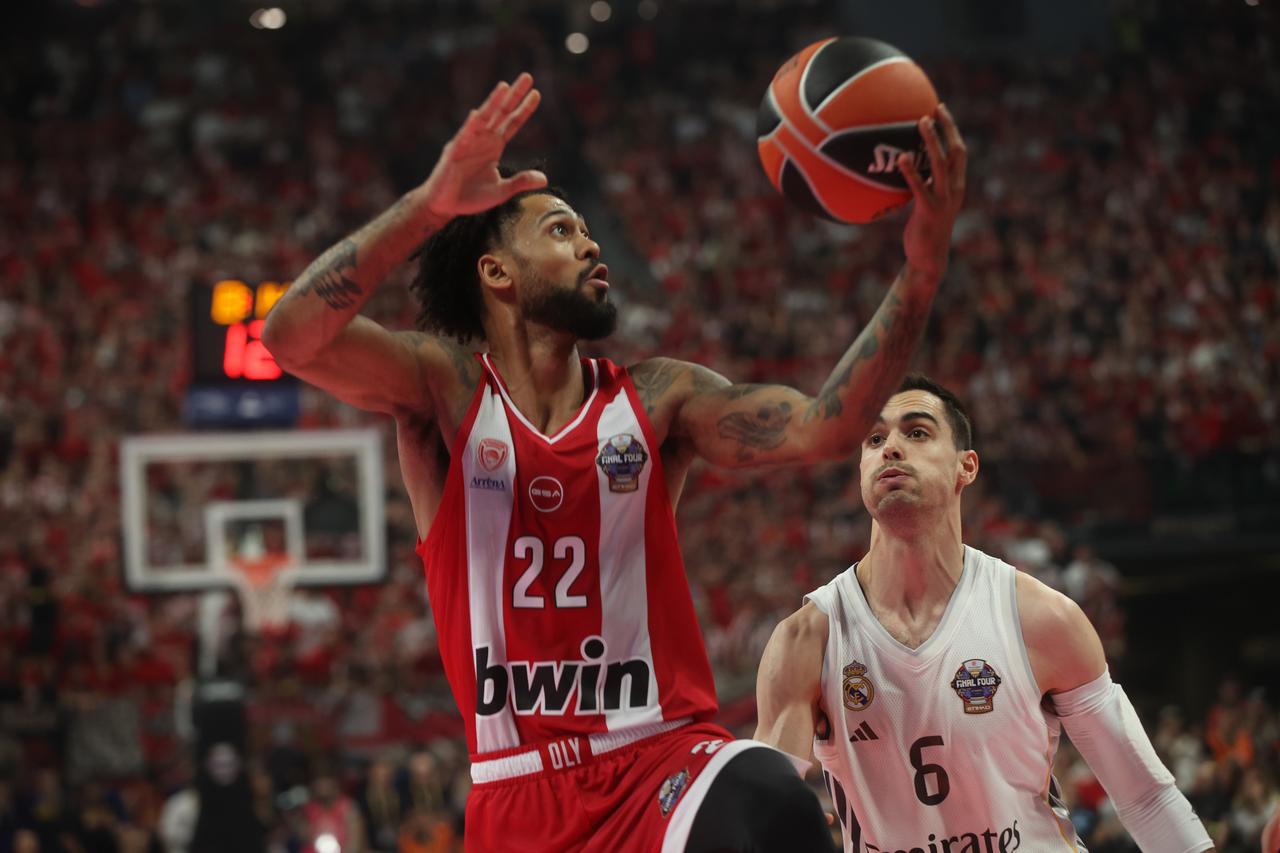 Tyler Dorsey (22) of Olympiacos Piraeus in action against Alberto Abalde (6) of Real Madrid during the men's EuroLeague final basketball match between Olympiacos Piraeus and Real Madrid at the Telekom Center in Athens, Greece, May 24, 2026. (AA Photo)