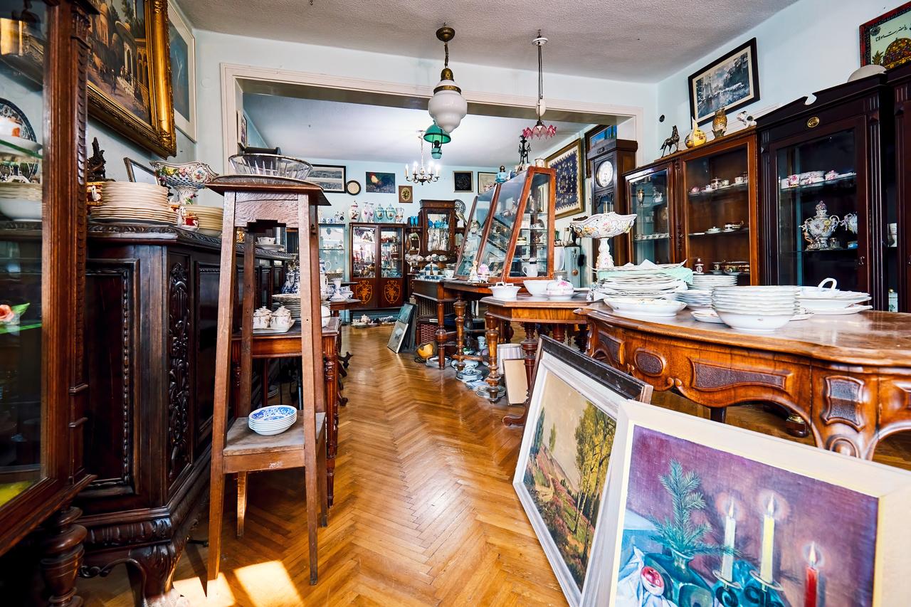 Interior of an antique store with old vintage classical objects and furniture in Ankara, Türkiye, October, 2020. (Adobe Stock Photo)