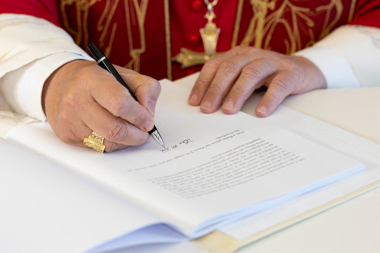 This photo taken on May 15, 2026 and handout on May 25, 2025 by The Vatican Media shows Pope Leo XIV signing his first Encyclical Letter “Magnifica Humanitas”, focused on the rise of artificial intelligence in The Vatican. (AFP Photo)