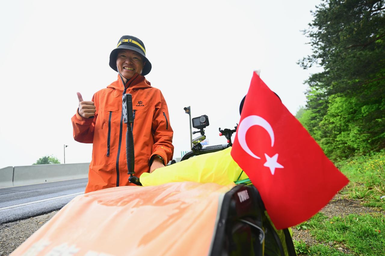 Chinese traveler on world tour praises Türkiye’s landscapes, hospitality
