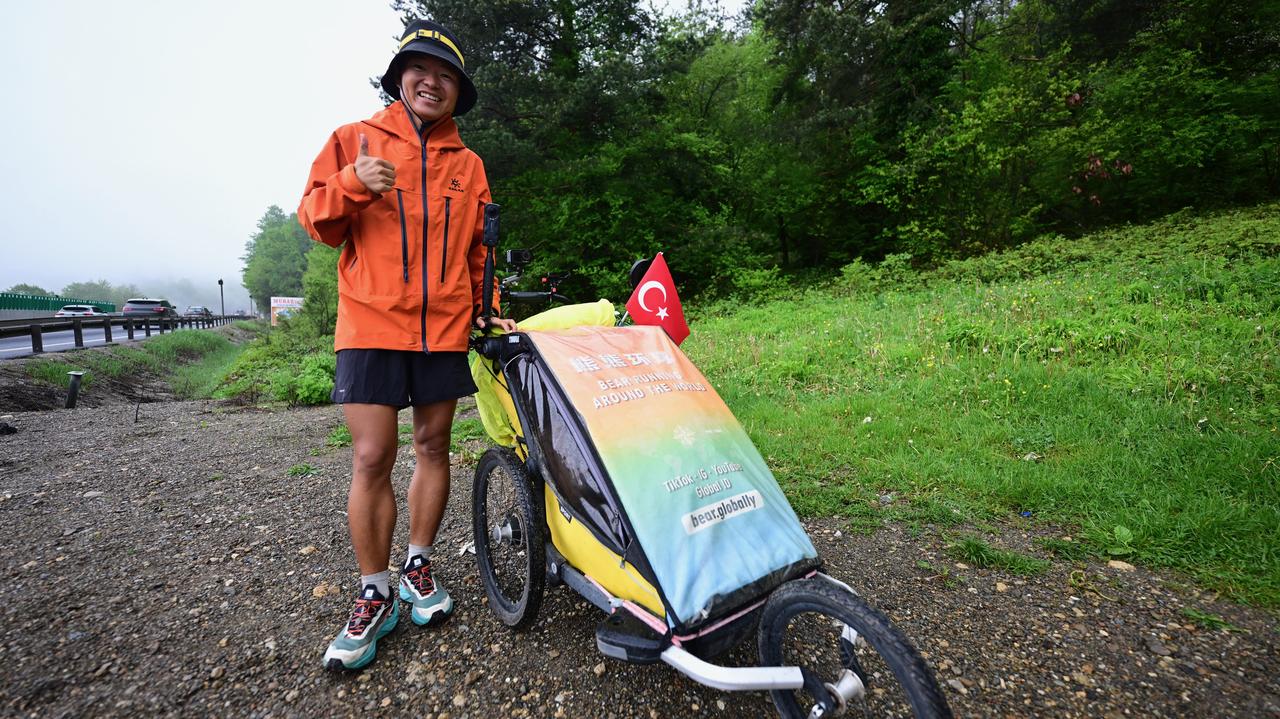 Chinese traveler Xiong Xianjun, who set out to raise environmental awareness, continues his world tour in Duzce, Türkiye, May 26, 2026. (AA Photo)