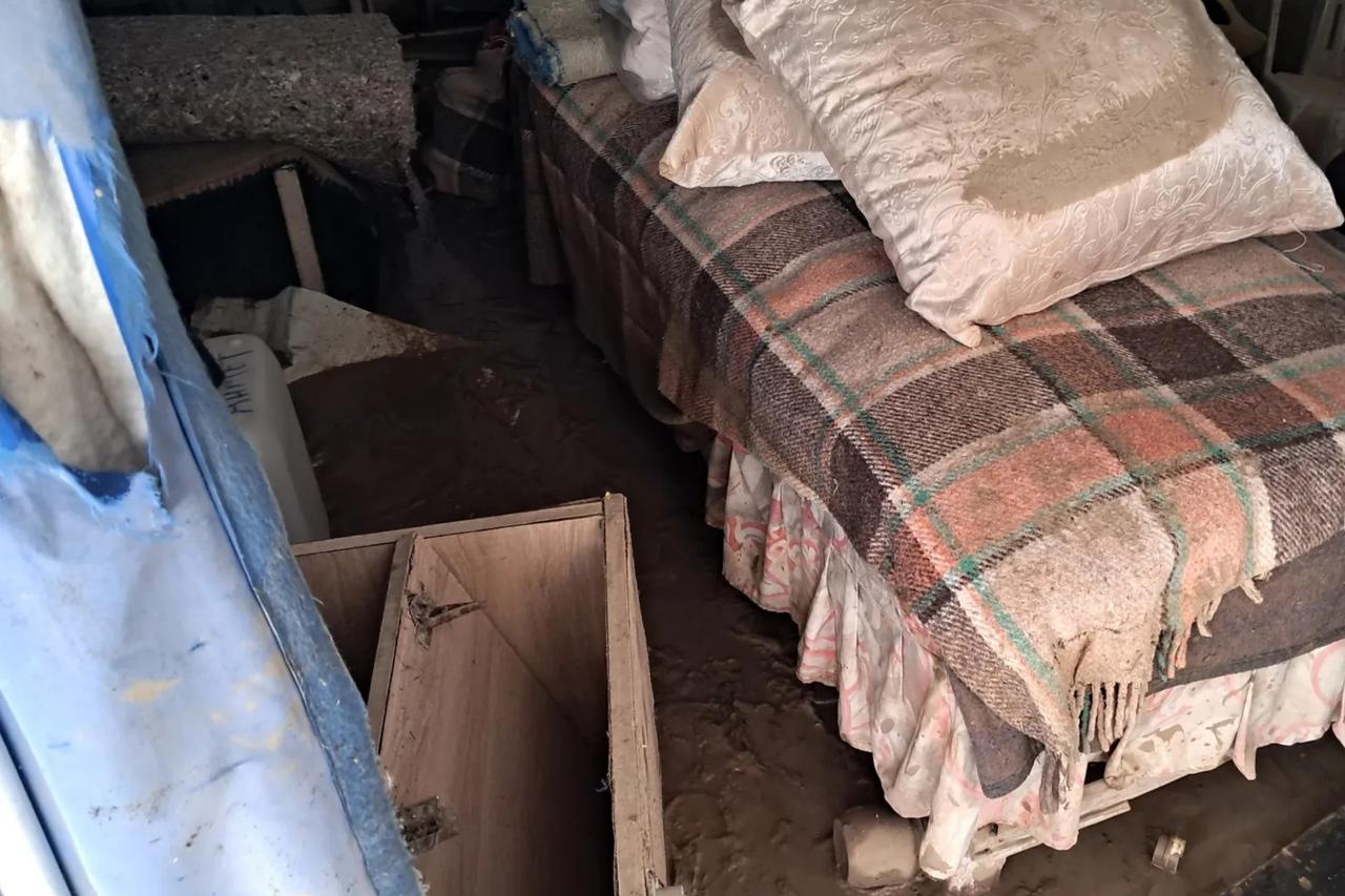 A mud-covered room is seen after deadly floods damaged homes in Hatay, southern Türkiye, May 2026. (Photo via T24/ANKA)