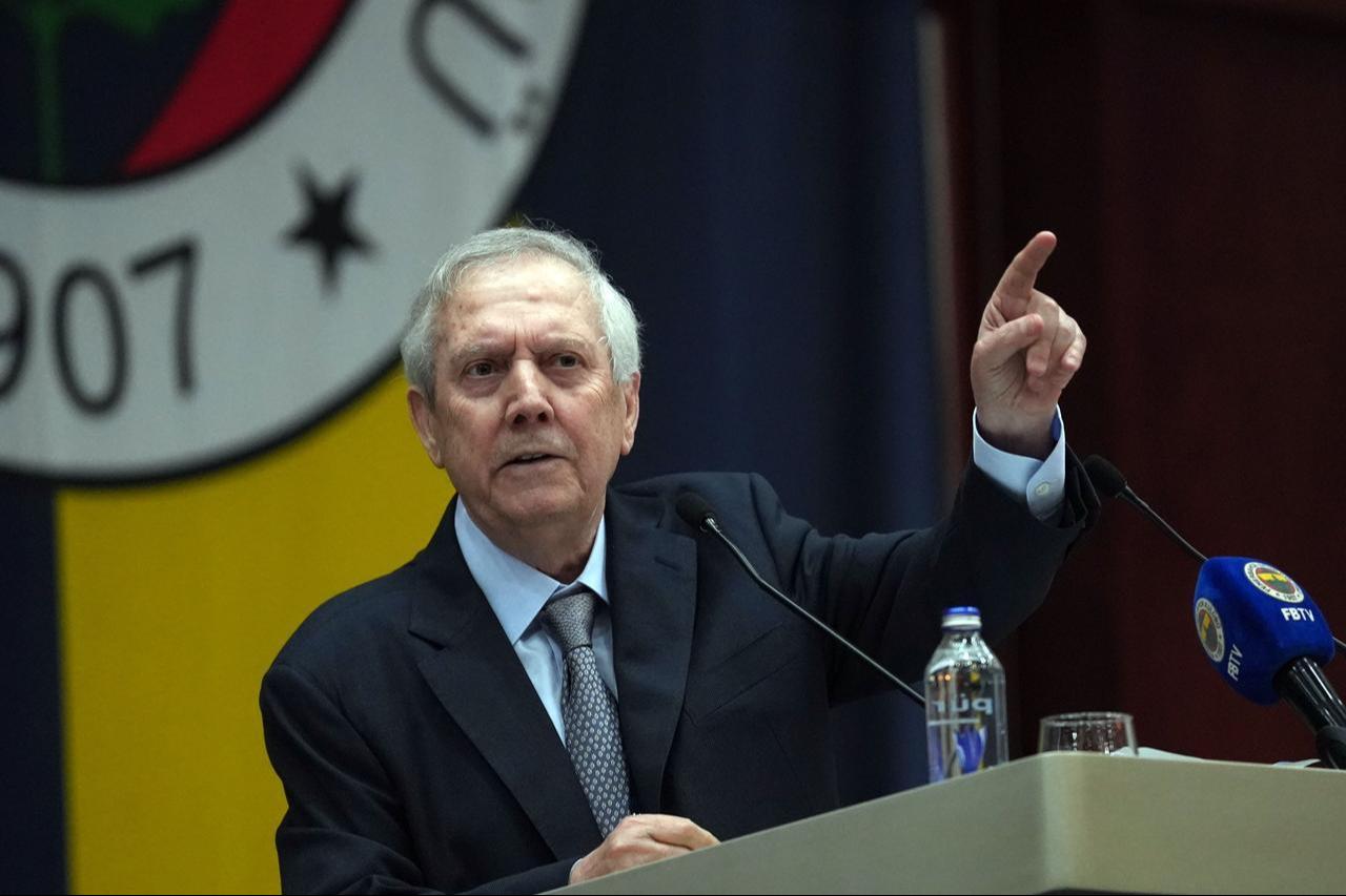 Aziz Yildirim speaks during the High Council Board meeting of Fenerbahce in Istanbul, Türkiye, April 18, 2026. (IHA Photo)