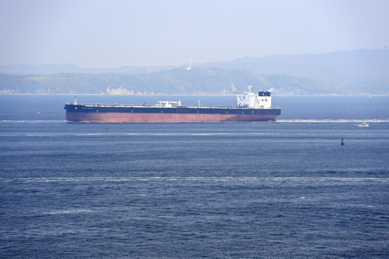 Oil rises after US strikes near Hormuz shake hopes for Iran deal