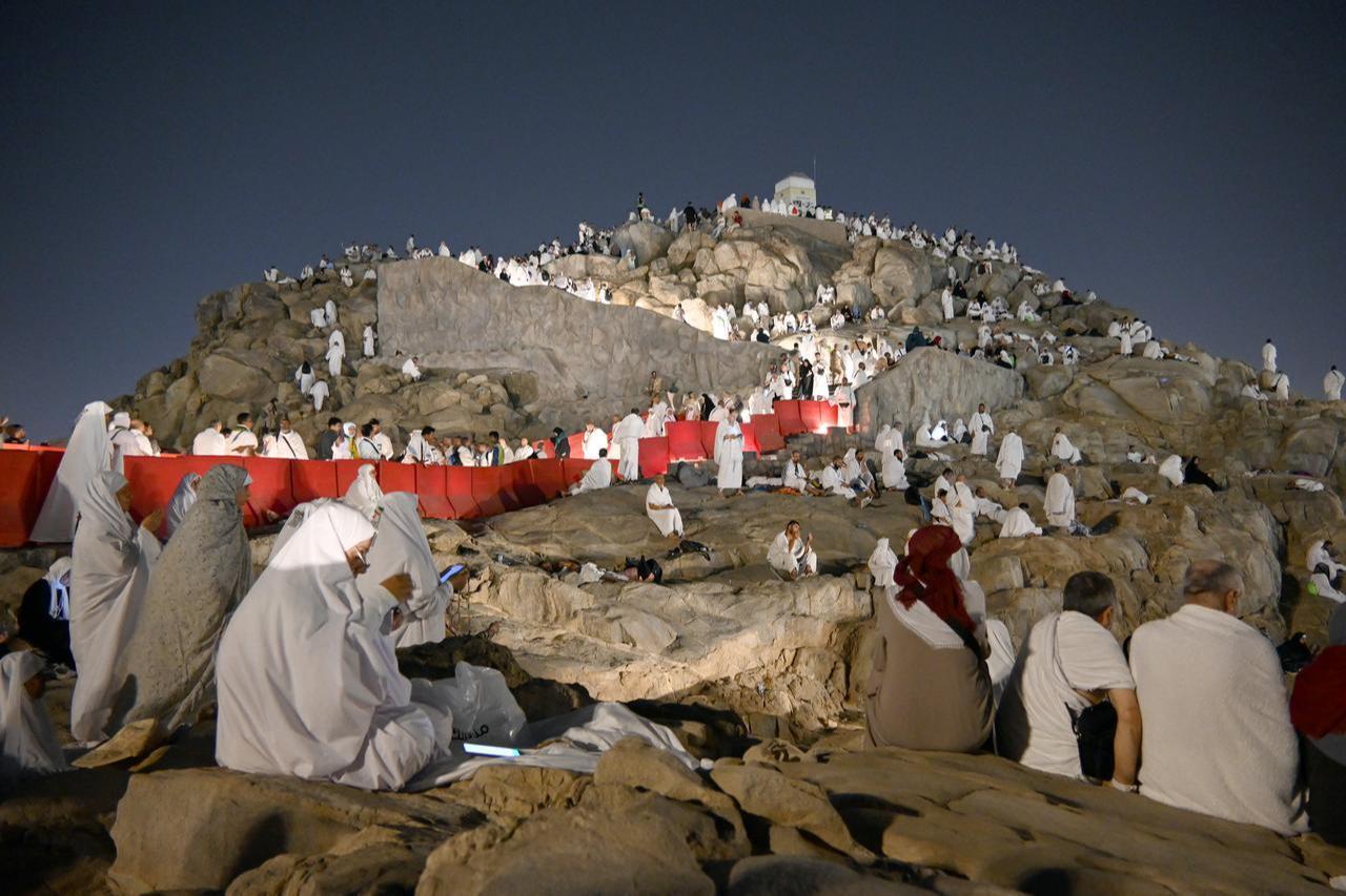 Muslim pilgrims gather at Jabal al-Rahmah (Mount of Mercy) in the Arafat region near Mecca, Saudi Arabia, May 26, 2026 (AA Photo)