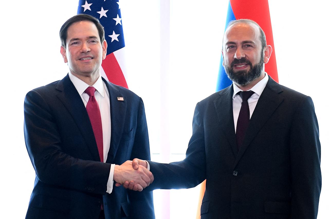 US Secretary of State Marco Rubio and Armenian Foreign Minister Ararat Mirzoyan shake hands during a meeting at Yerevan's Zvartnots international airport on May 26, 2026. (AFP Photo)