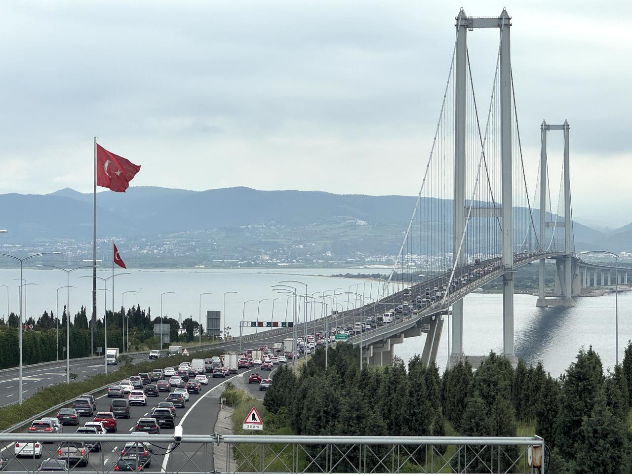 Traffic is heavy on the Osmangazi Bridge in İstanbul, Türkiye, on May 23, 2026 (AA Photo)