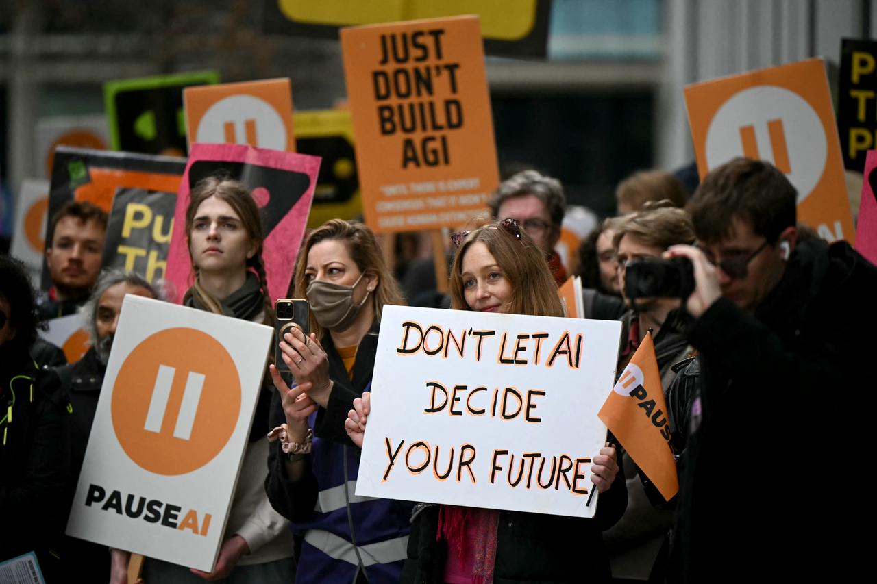Protesters gather outside the offices of Google Deepmind in London, February 28, 2026. (AFP Photo)