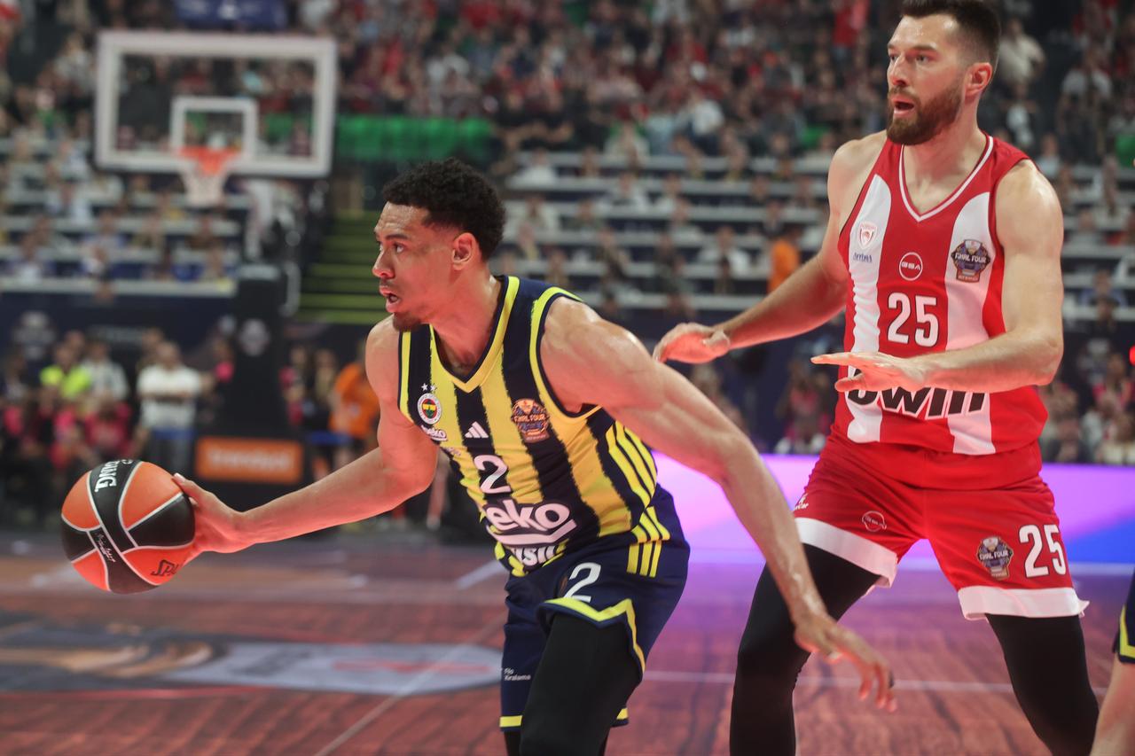 Wade Baldwin (2) of Fenerbahce Beko in action against Alec Peters (25) of Olympiacos during the EuroLeague Final Four match between Olympiacos vs Fenerbahce Beko at OAKA Arena in Athens, Greece, May 22, 2026. (AA Photo)
